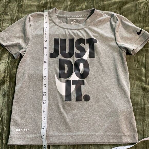 Gray Nike Dri Fit Short Sleeve 6-7 YRS - Picture 3 of 6